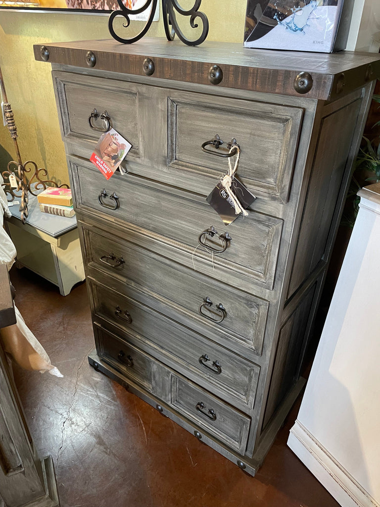 RUSTIC CHEST W/ WEATHERED FARMHOUSE STAIN - The Rustic Mile