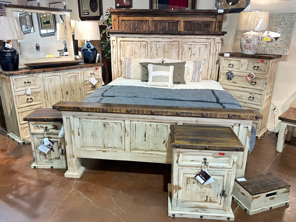 RUSTIC SANTA CRUZ OLDIE WHITE BEDROOM SET - Queen Size Upgraded Set / Oldie White RUSTIC SANTA CRUZ OLDIE WHITE BEDROOM SET - Queen Size Upgraded Set / Oldie White