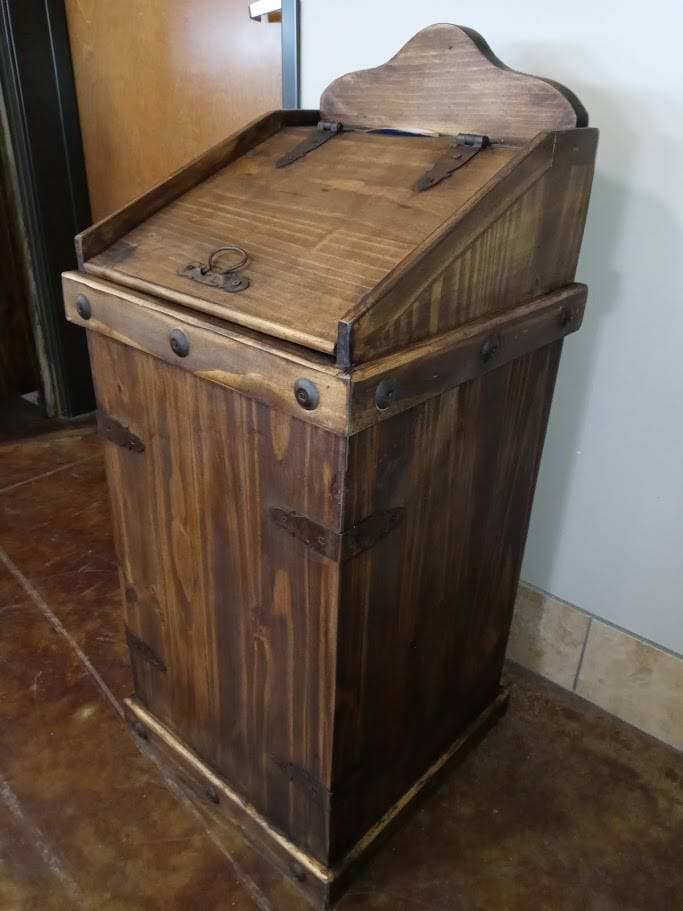 TRADITIONAL TRASHCAN - The Rustic Mile