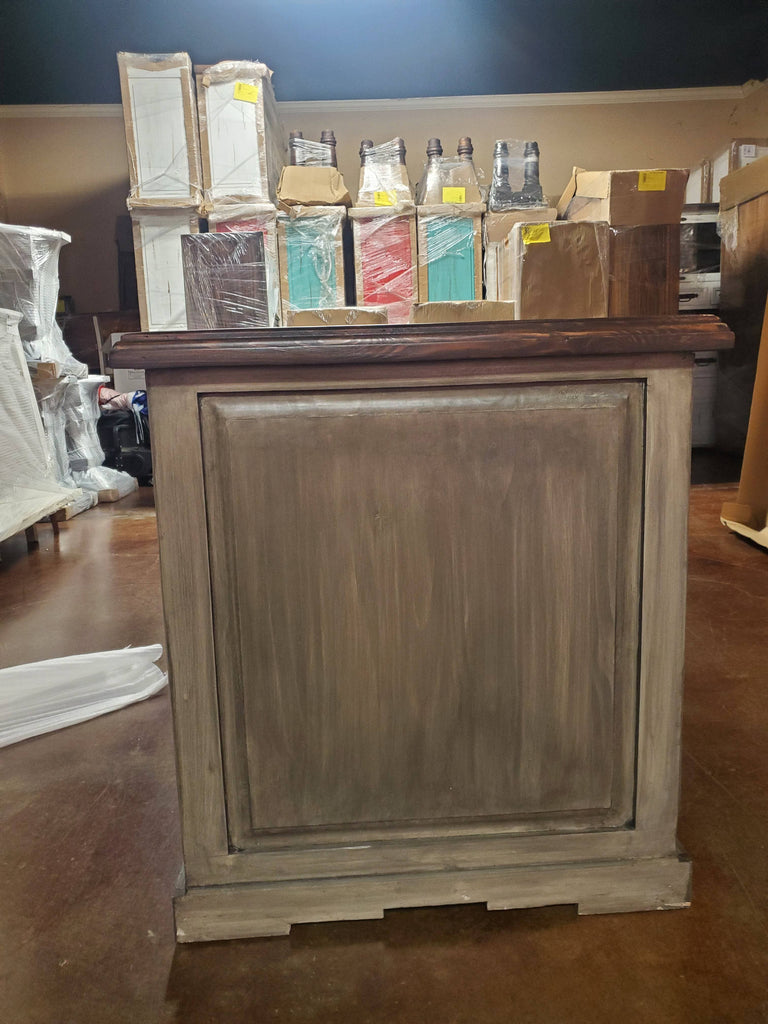 TRADITIONAL EXECUTIVE DESK IN WEATHERED FARMHOUSE - The Rustic Mile