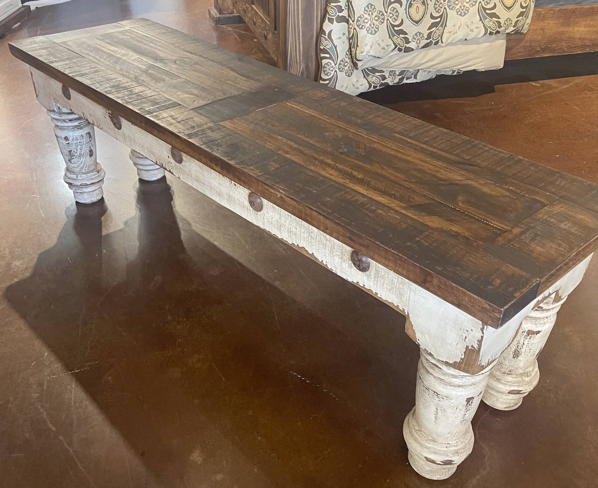 RUSTIC BENCH IN OLDIE WHITE STAIN