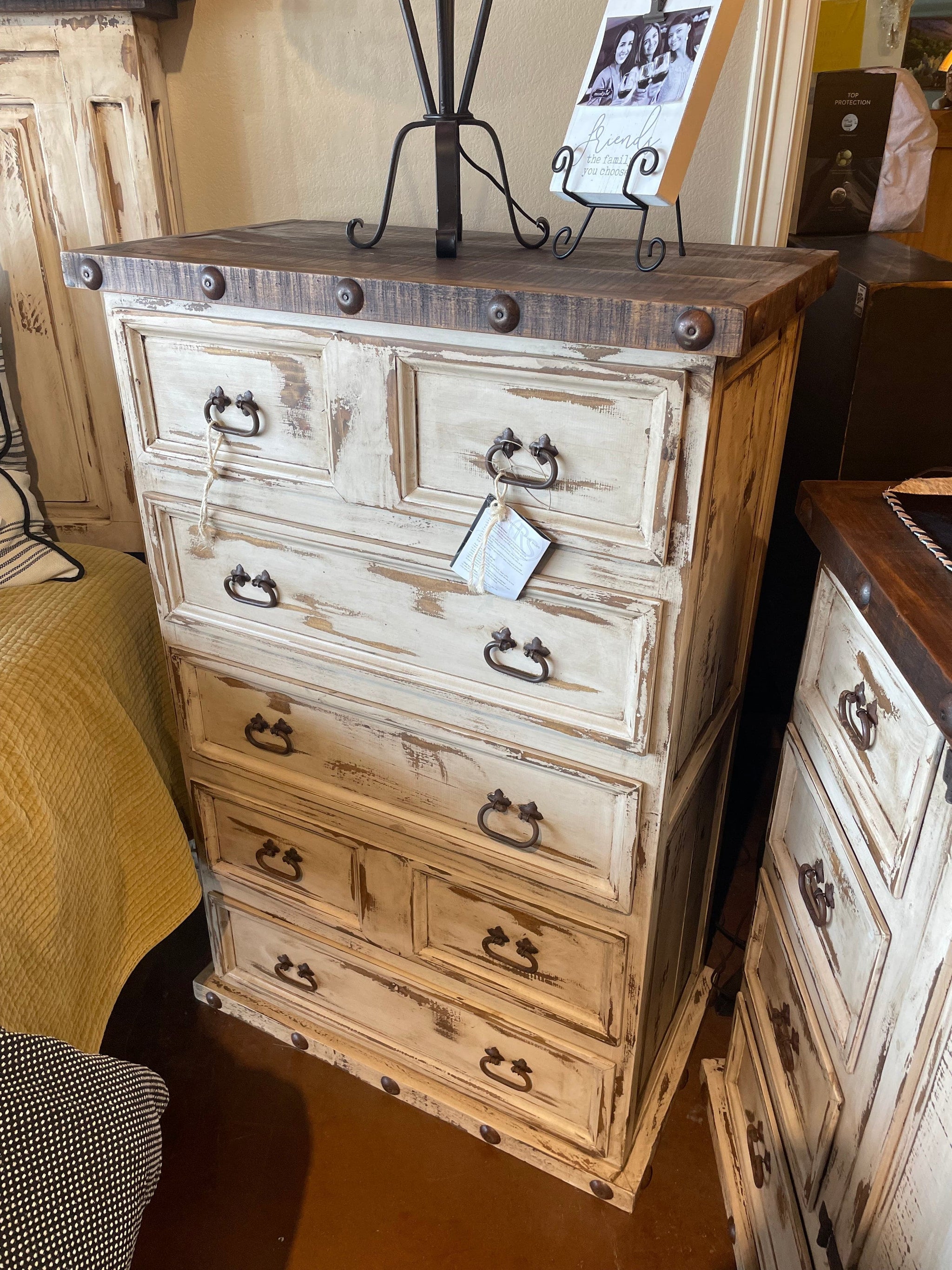 RUSTIC CHEST W/ OLDIE WHITE STAIN RUSTIC CHEST W/ OLDIE WHITE STAIN