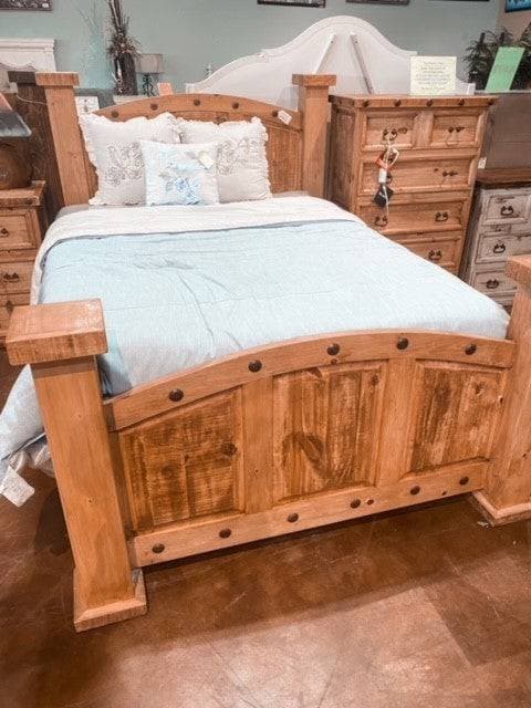 RUSTIC MANSION BED W/ MEDIUM STAIN